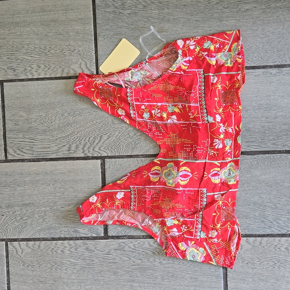 Entro‎ Red Floral Boho Patchwork Crop Top — NWT, Size Medium
